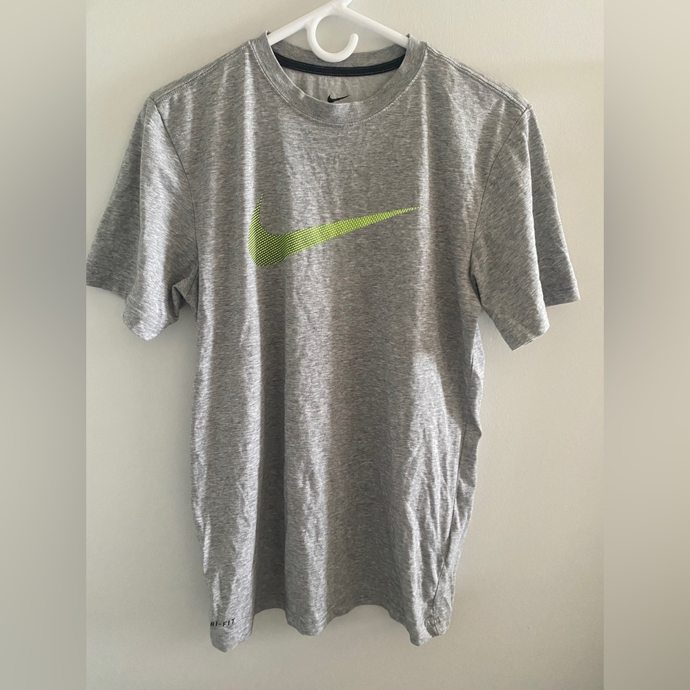Gray Nike Dri-Fit t-shirt, Size Adult Small